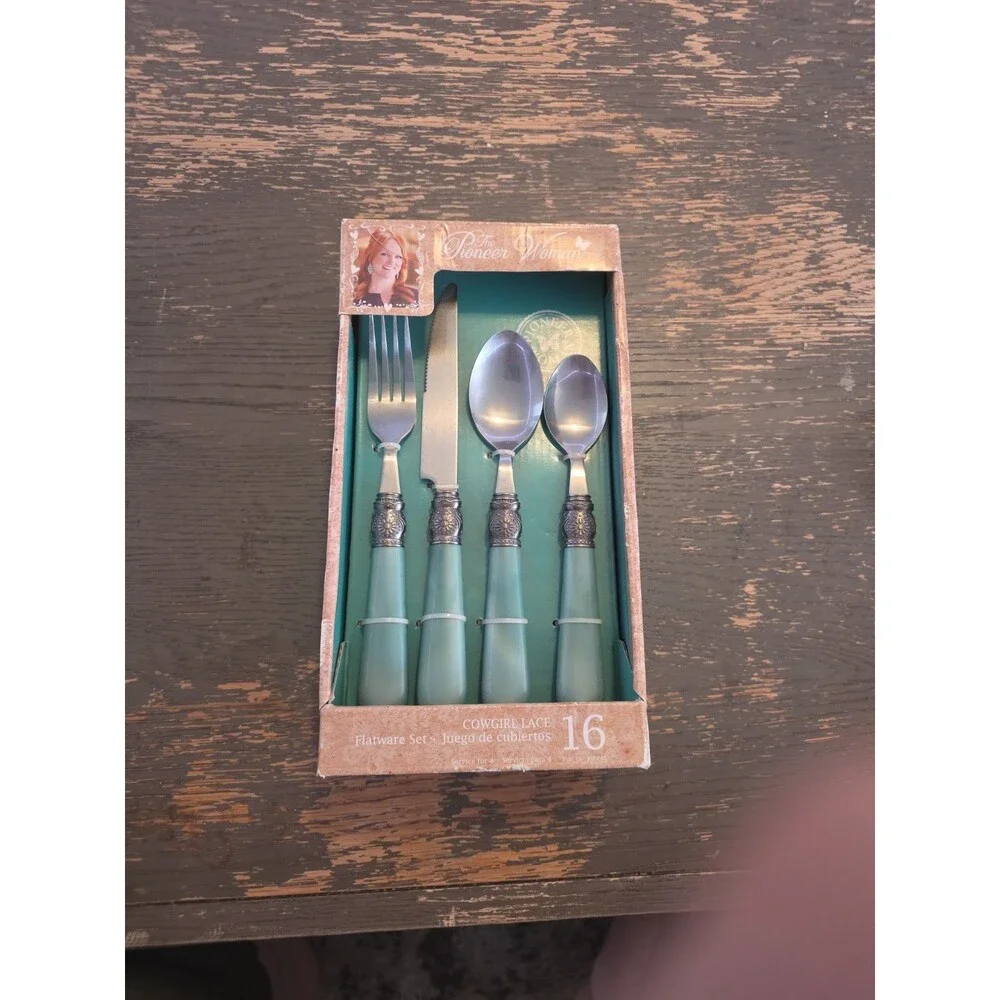 Pioneer Woman Cowgirl Lace Linen Stainless Flatware Set 16 Pieces/Service for 4